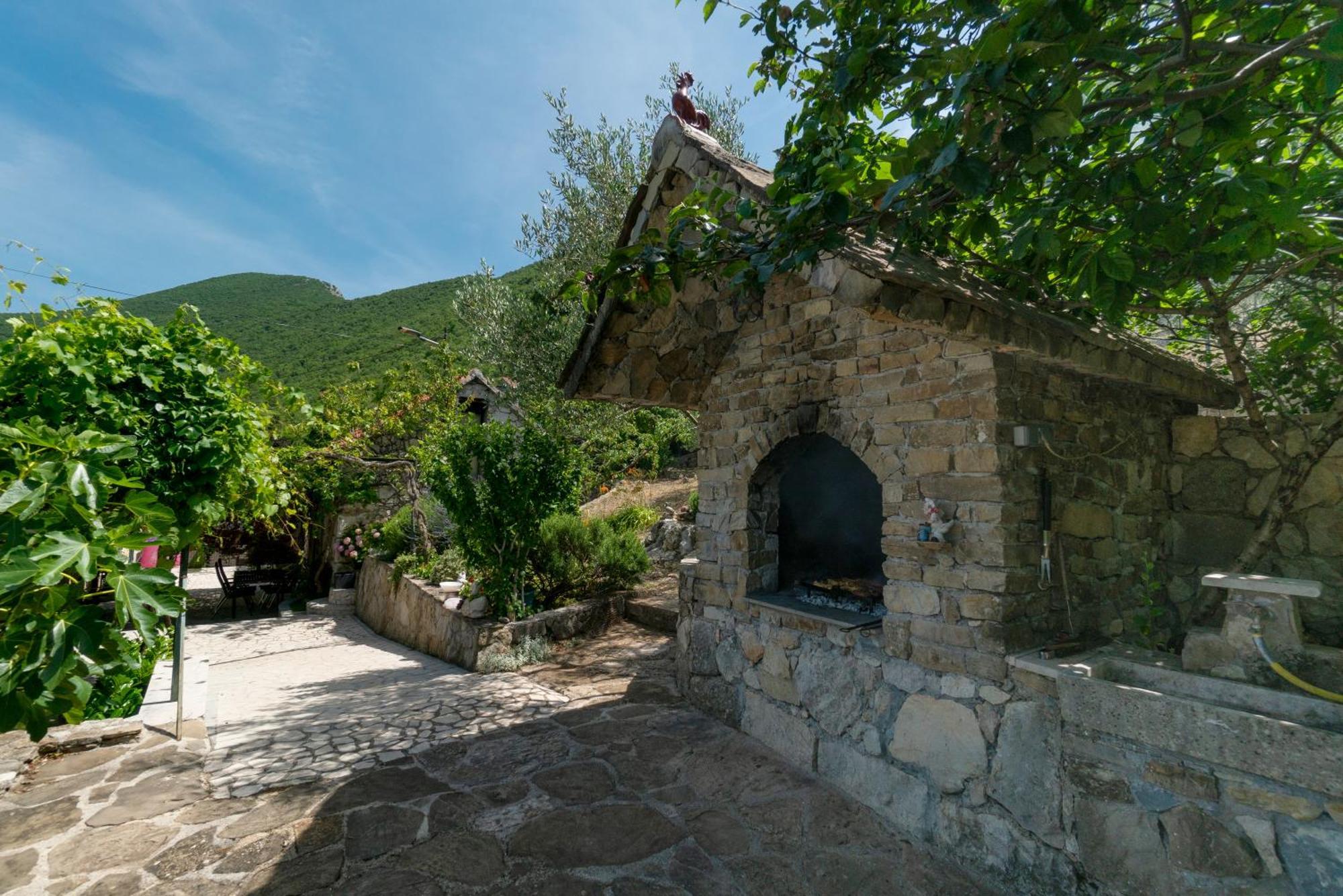 Apartments Srdanovic Omiš Exterior foto